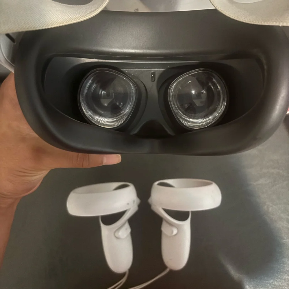 VR Headset with Controllers - White